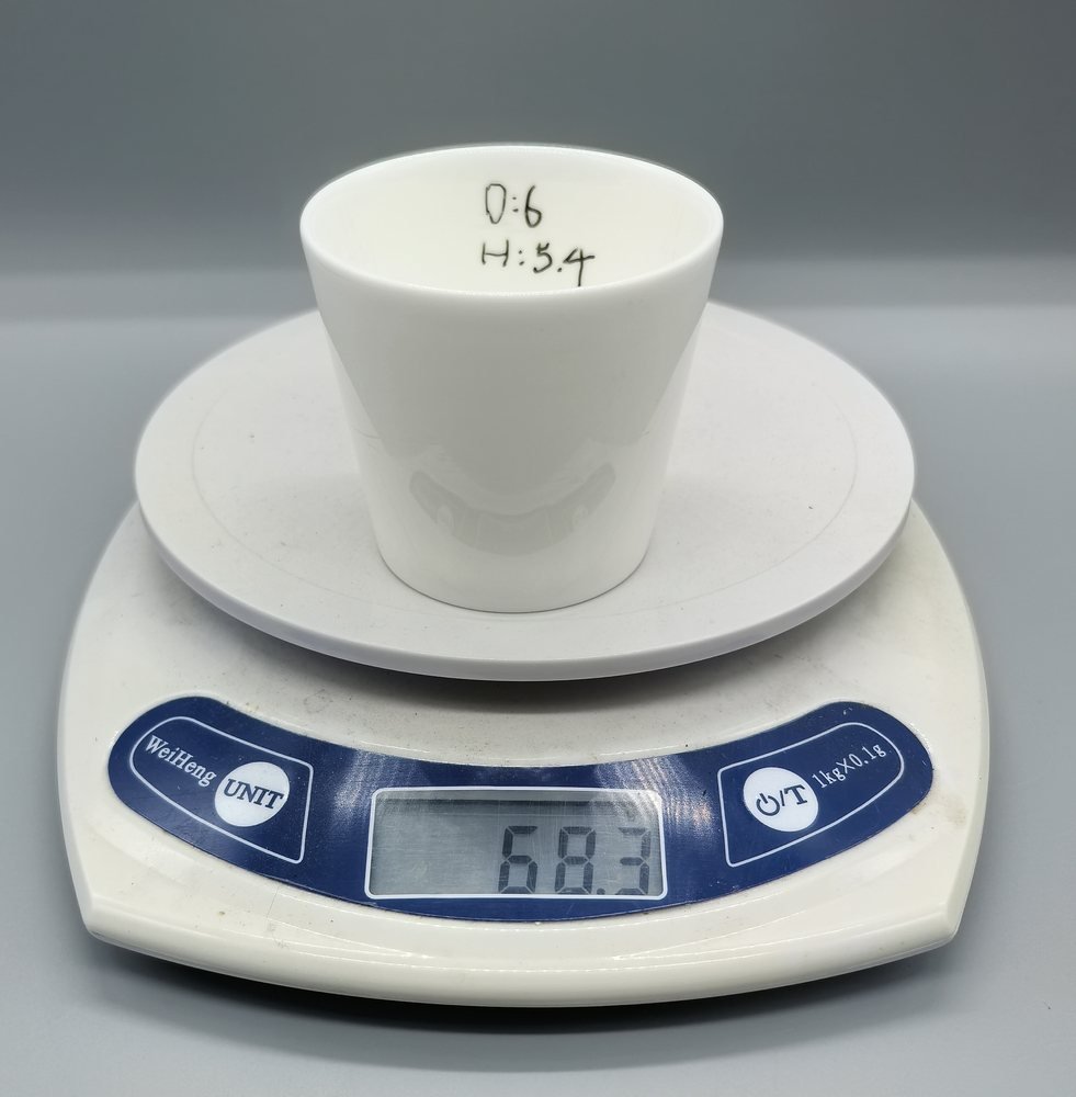 Airline chinaware weight comparison during quality control